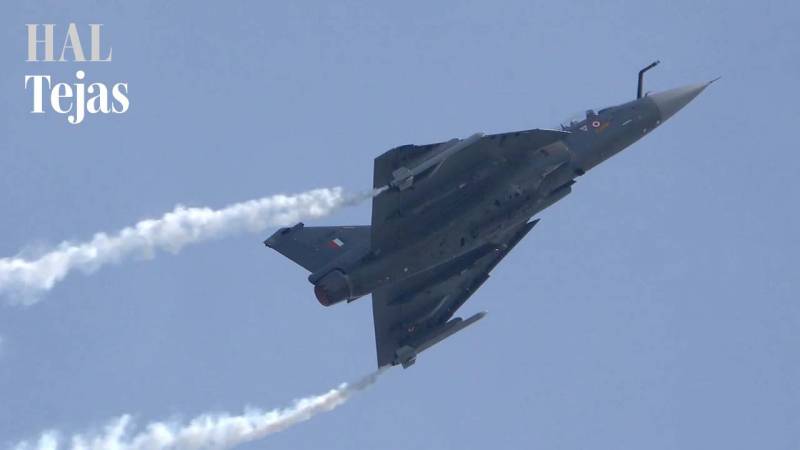 HAL LCA Tejas Mark 1 Fighter Flypast at Singapore Airshow