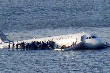 Passengers on the right wing and in the slide/rafts prior to arrival of the ferries.